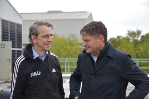 Der Präsident der FAU, Prof. Dr. Joachim Hornegger besucht die Baustelle (Bild: FAU/Boris Mijat)